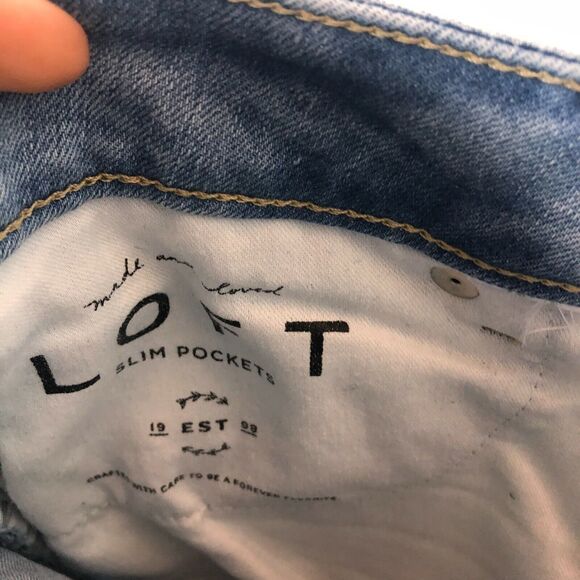 Loft Distressed Slim Pockets Light Wash Raw Hem Ankle Jeans Women's Size 32 - Picture 5 of 8